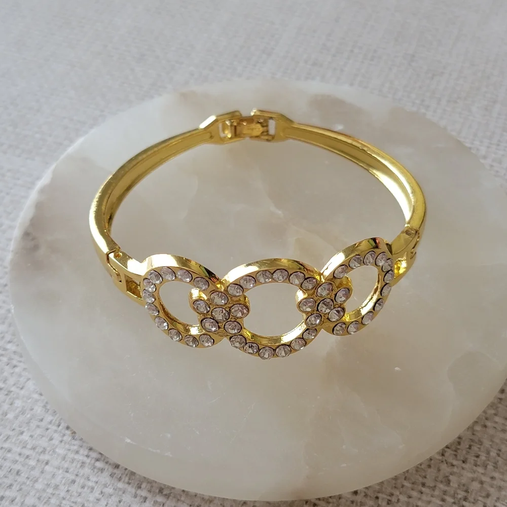 Rhinestone Bracelet in Gold Tone